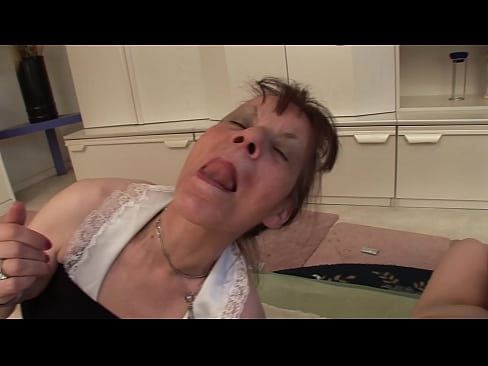 ❤️ Två mormödrar och en farfar har en trekant Porno at sv.pornfuror.ru ❌